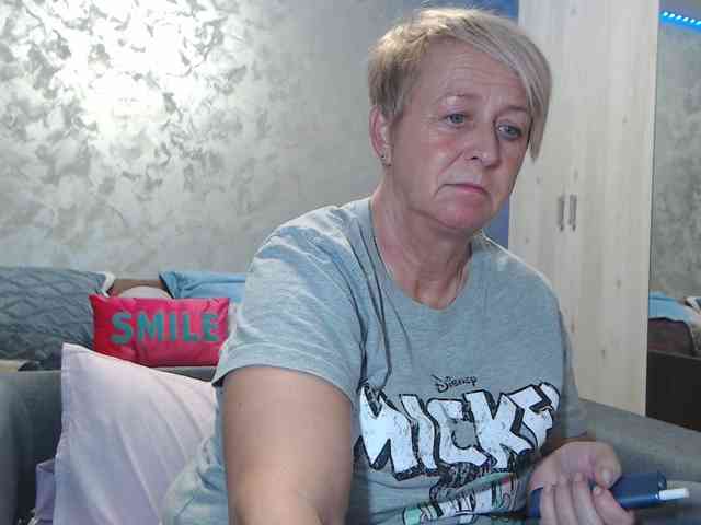 LovePinkLilli webcam