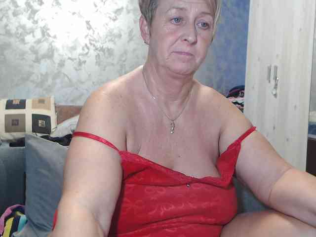 LovePinkLilli webcam