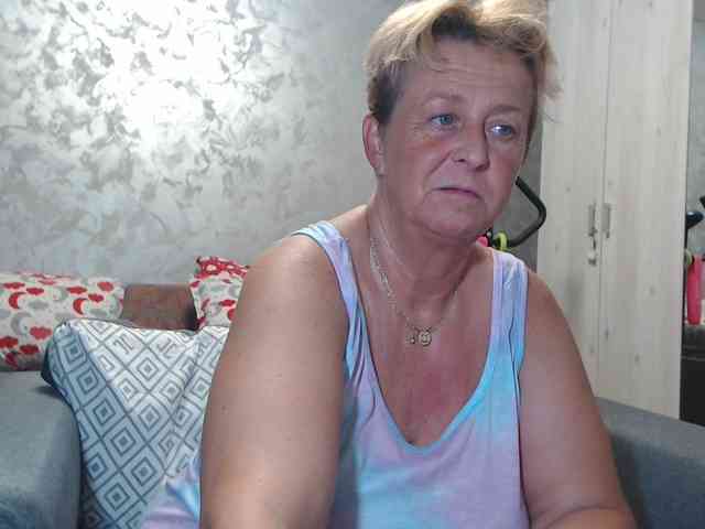 LovePinkLilli webcam