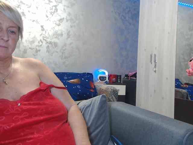 LovePinkLilli webcam