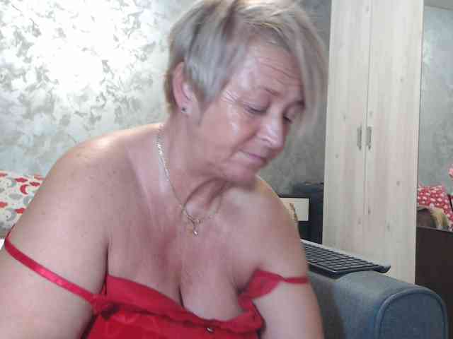 LovePinkLilli webcam