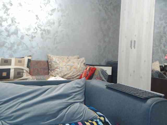 LovePinkLilli webcam