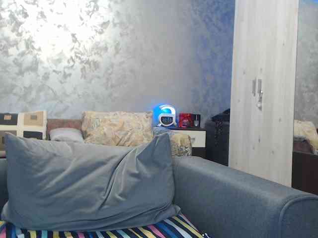 LovePinkLilli webcam