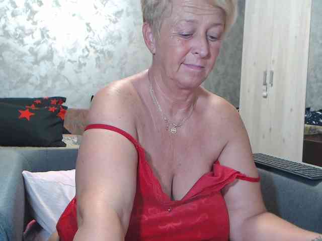 LovePinkLilli webcam