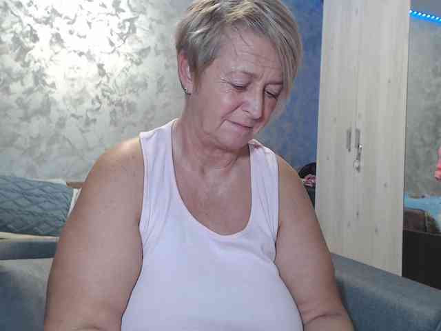 LovePinkLilli webcam