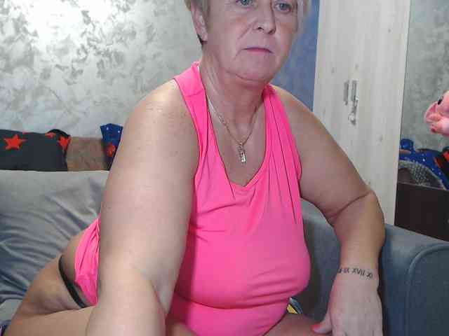 LovePinkLilli webcam