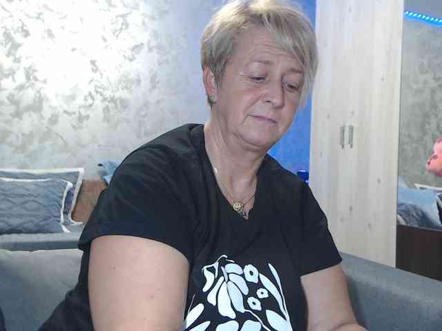 LovePinkLilli webcam