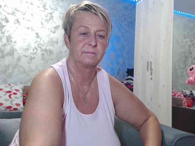 LovePinkLilli webcam