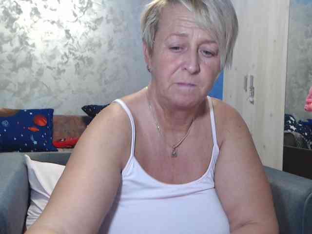 LovePinkLilli webcam