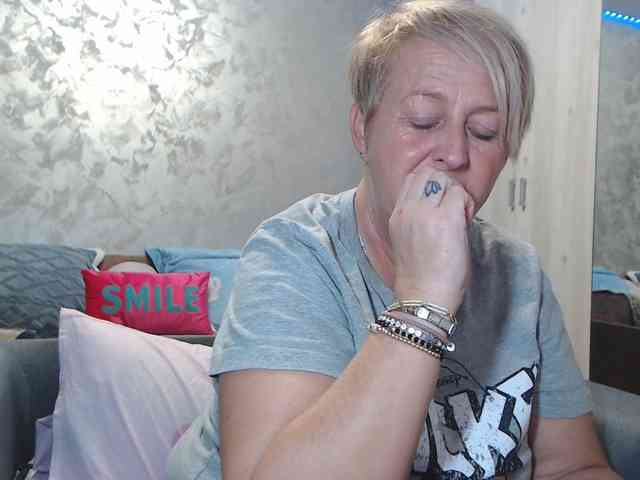 LovePinkLilli webcam