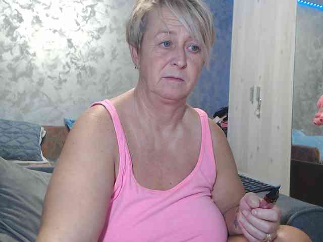 LovePinkLilli webcam