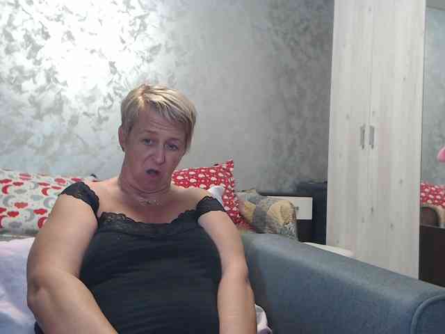 LovePinkLilli webcam