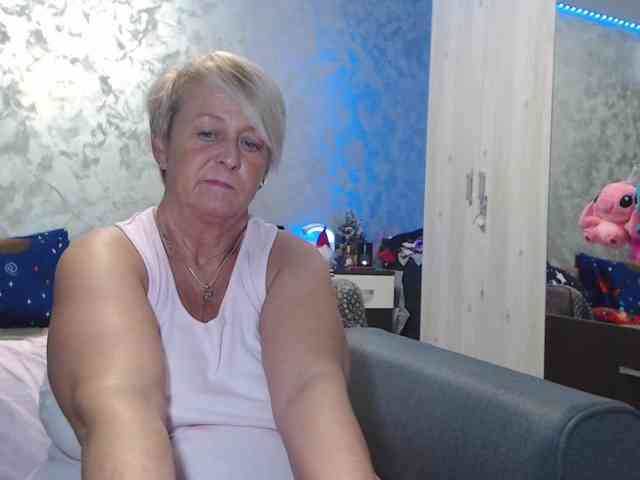 LovePinkLilli webcam