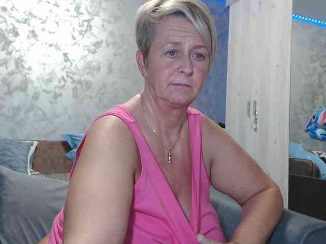 LovePinkLilli webcam