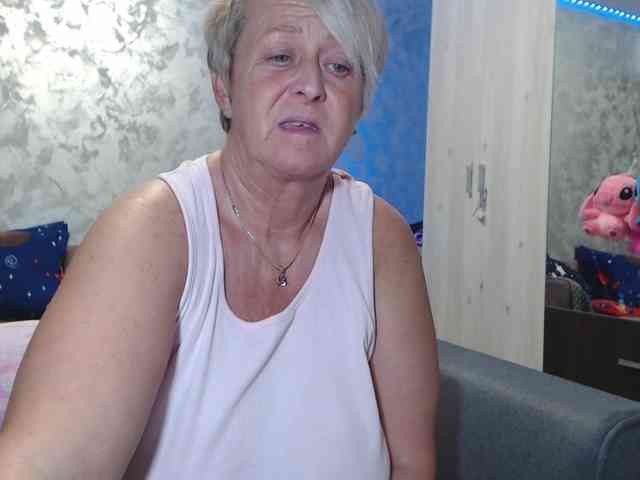 LovePinkLilli webcam