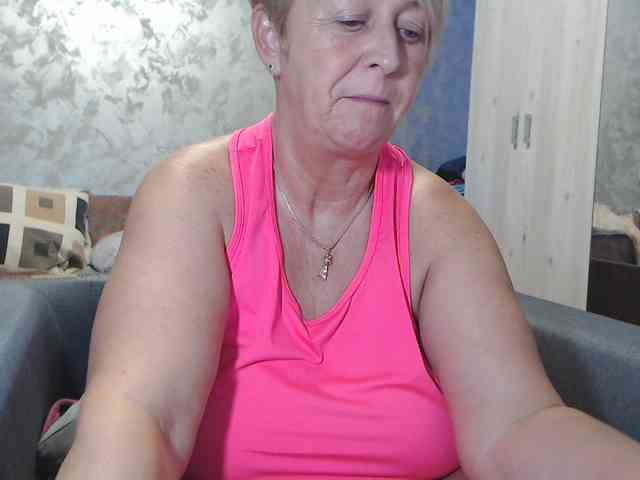 LovePinkLilli webcam