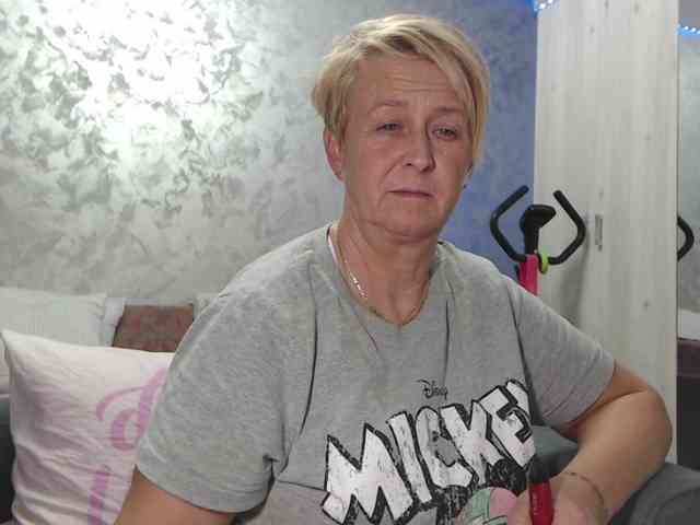 LovePinkLilli webcam