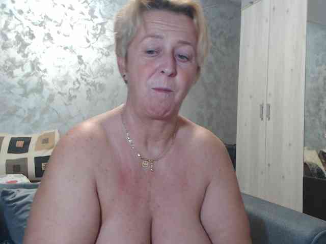 LovePinkLilli webcam