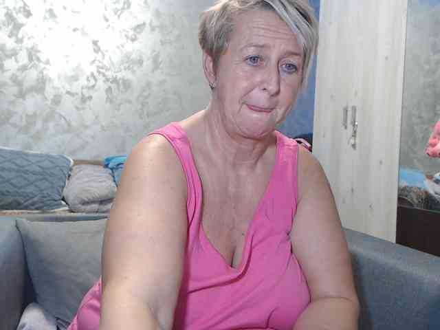 LovePinkLilli webcam