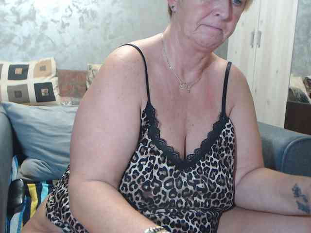 LovePinkLilli webcam