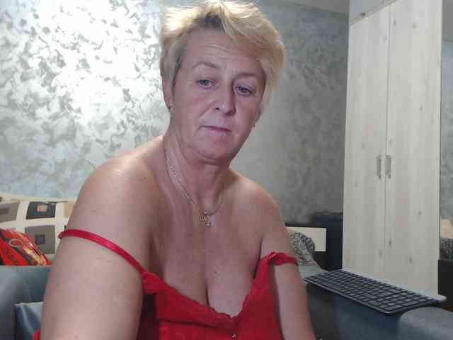 LovePinkLilli webcam