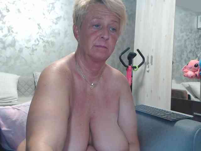 LovePinkLilli webcam
