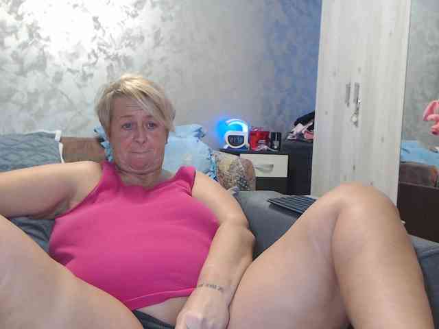 LovePinkLilli webcam