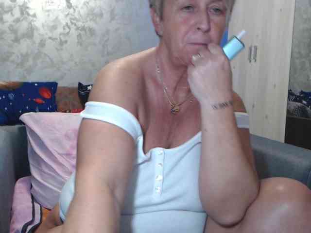 LovePinkLilli webcam