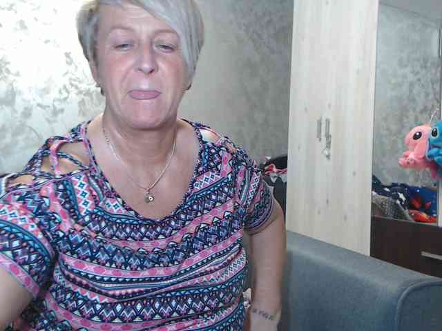 LovePinkLilli webcam