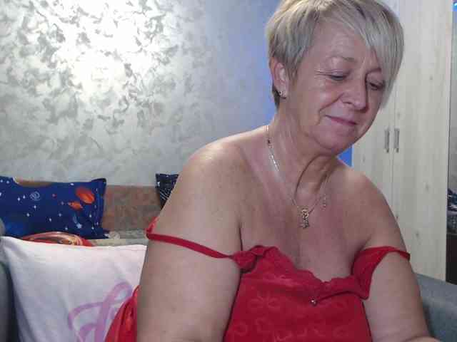 LovePinkLilli webcam