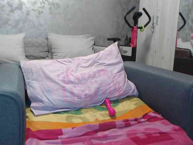 LovePinkLilli webcam
