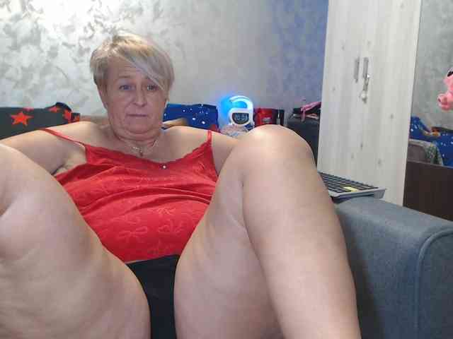 LovePinkLilli webcam