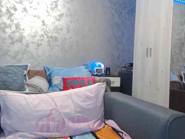 LovePinkLilli webcam