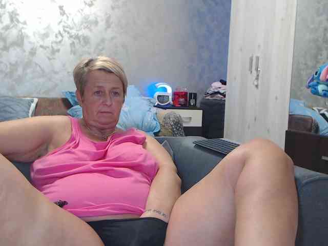 LovePinkLilli webcam