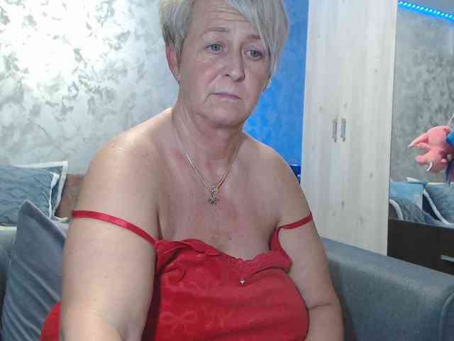 LovePinkLilli webcam