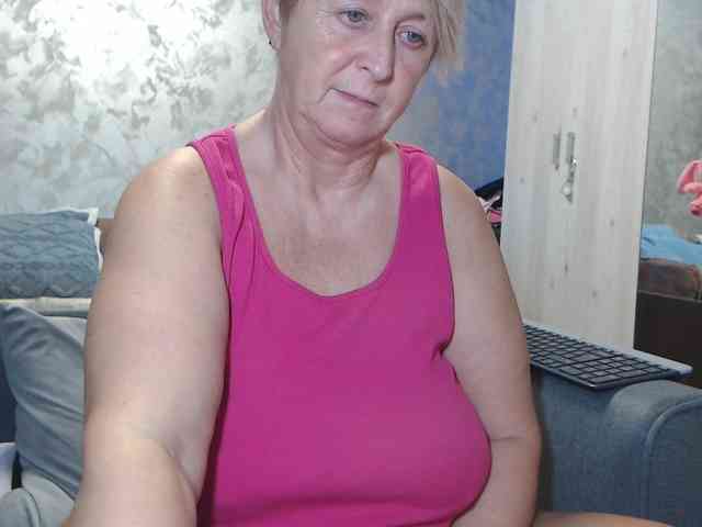 LovePinkLilli webcam