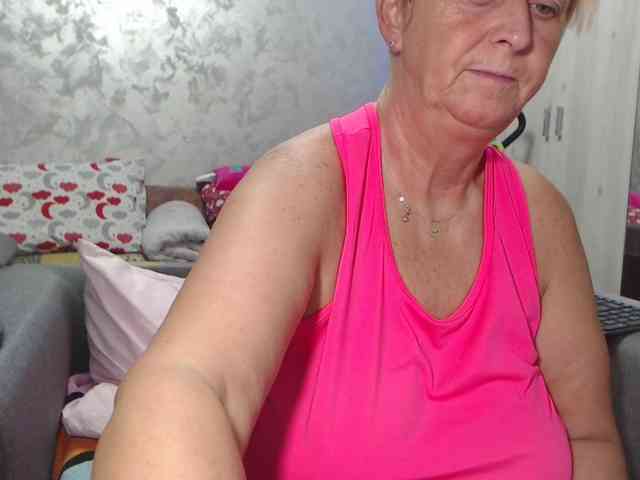 LovePinkLilli webcam