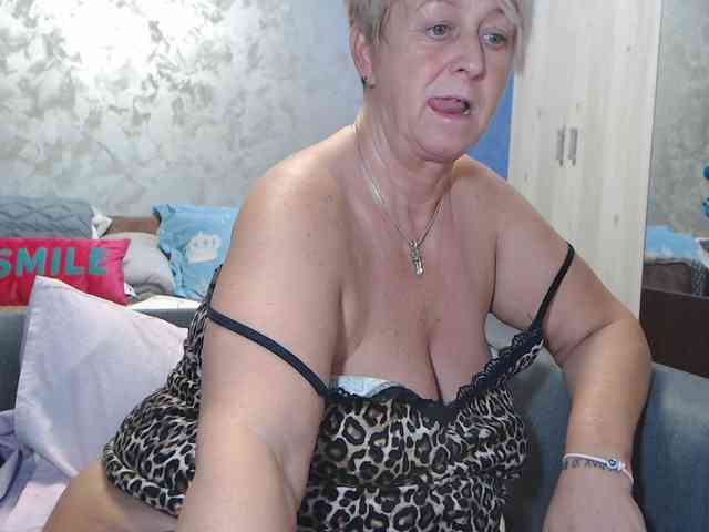 LovePinkLilli webcam