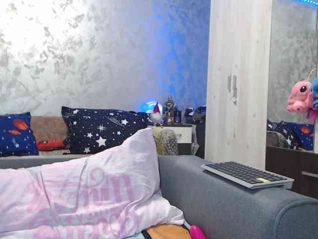 LovePinkLilli webcam