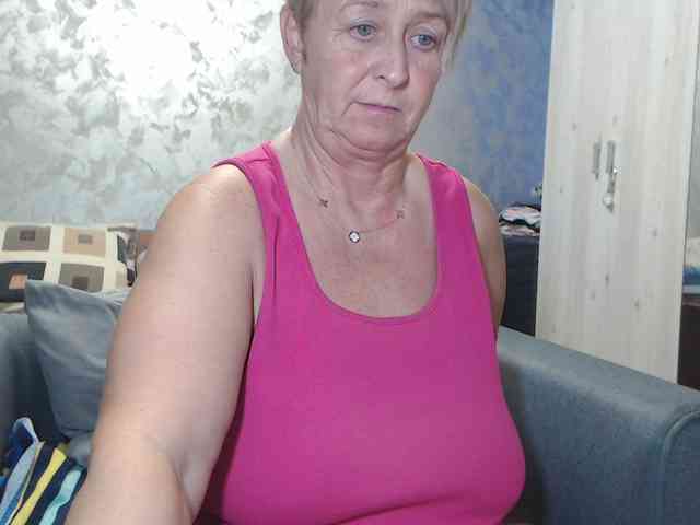 LovePinkLilli webcam