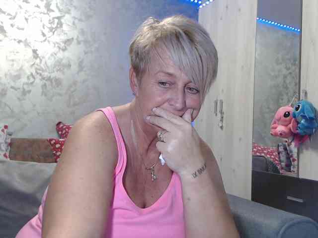 LovePinkLilli webcam