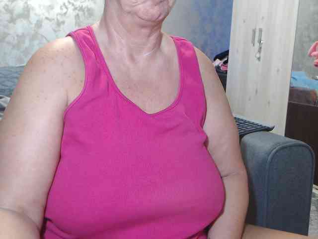 LovePinkLilli webcam