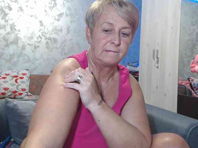 LovePinkLilli webcam