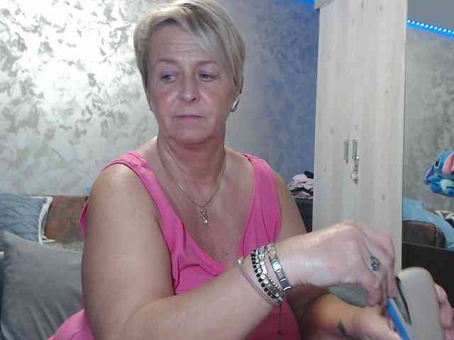 LovePinkLilli webcam