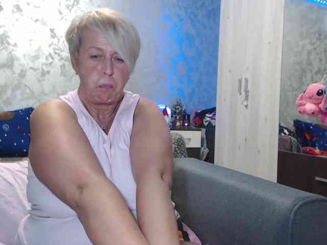 LovePinkLilli webcam