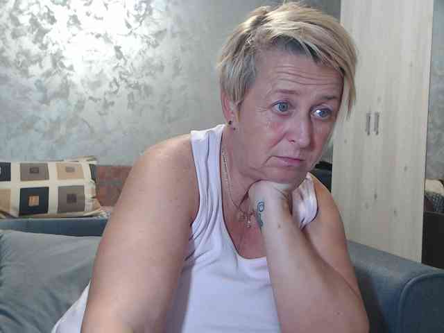 LovePinkLilli webcam