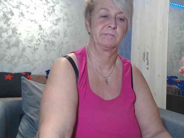 LovePinkLilli webcam