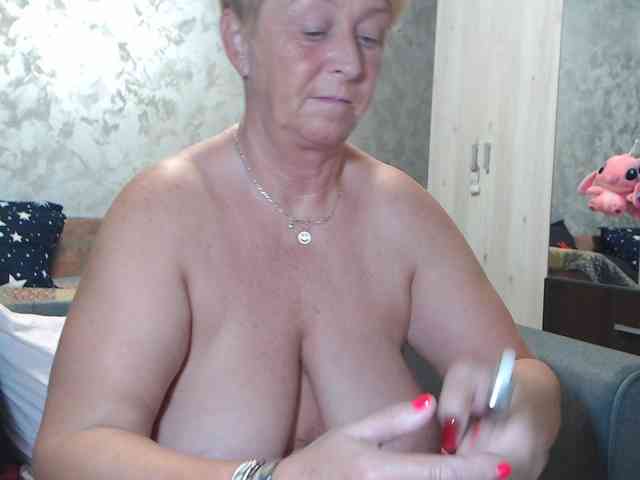 LovePinkLilli webcam