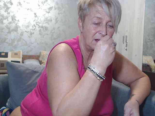 LovePinkLilli webcam