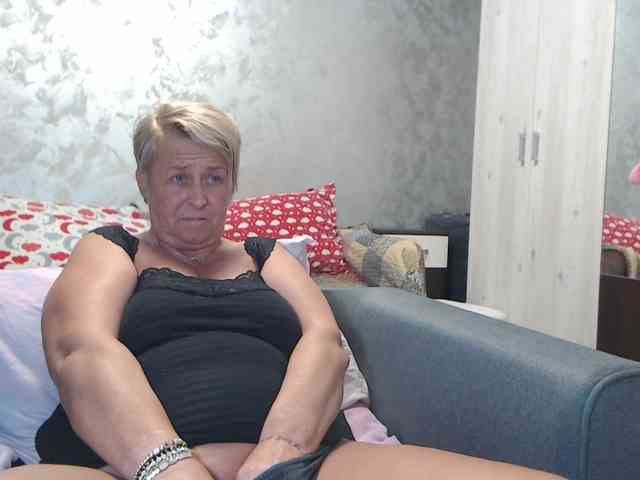 LovePinkLilli webcam